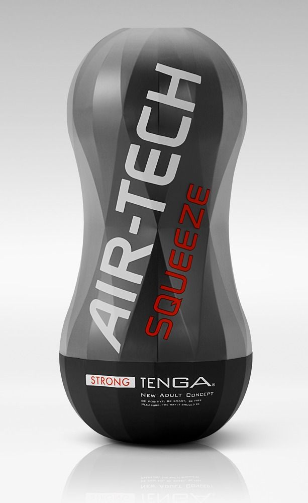 Produkt mit AIR-TECH SQUEEZE-Aufdruck. Schwarze Basis, transparente Hülle. Marke TENGA.