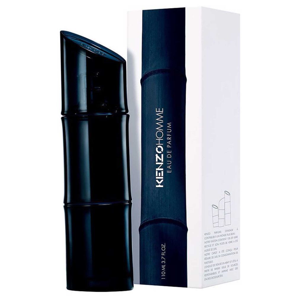 Dunkelblaue Flasche und Verpackung. Auf der Verpackung steht KENZO HOMME Eau de Parfum.