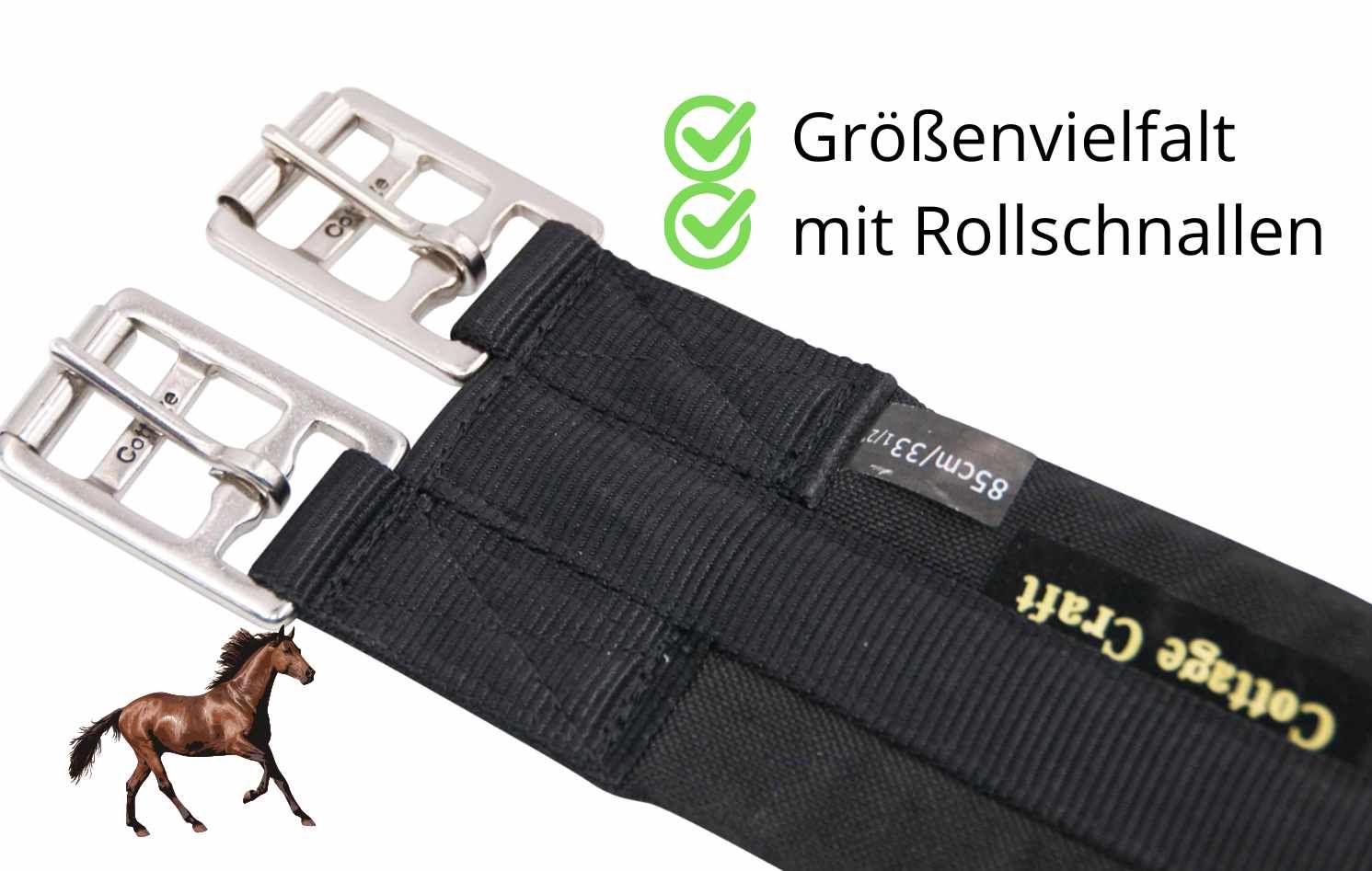 Nahaufnahme eines schwarzen Sattelgurts mit silberfarbenen Schnallen. Marke: Cottage Craft. Text: Größenvielfalt, mit Rollschnallen.