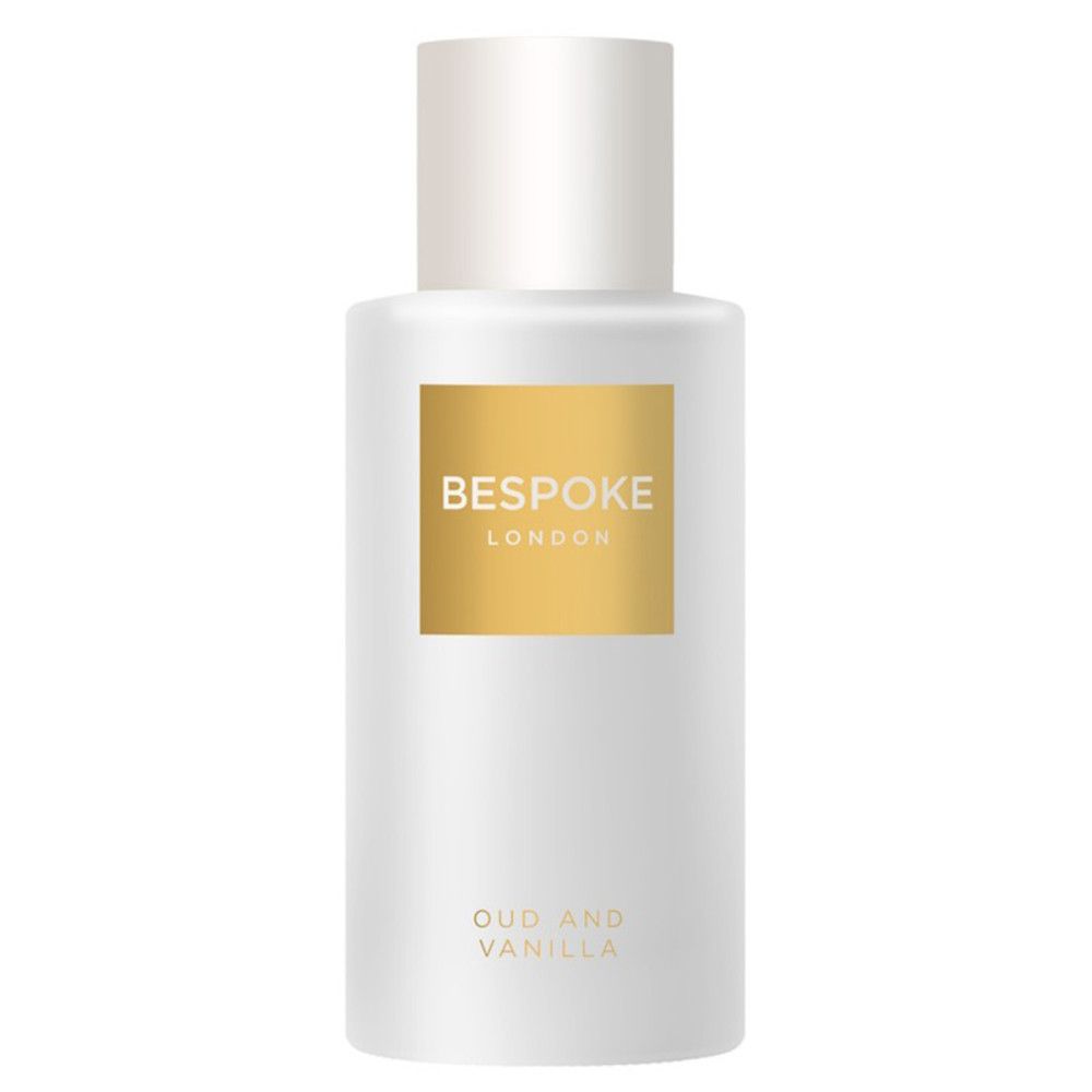 Weißes Parfumflakon mit goldfarbenem Etikett. Text: Bespoke London, Oud and Vanilla.