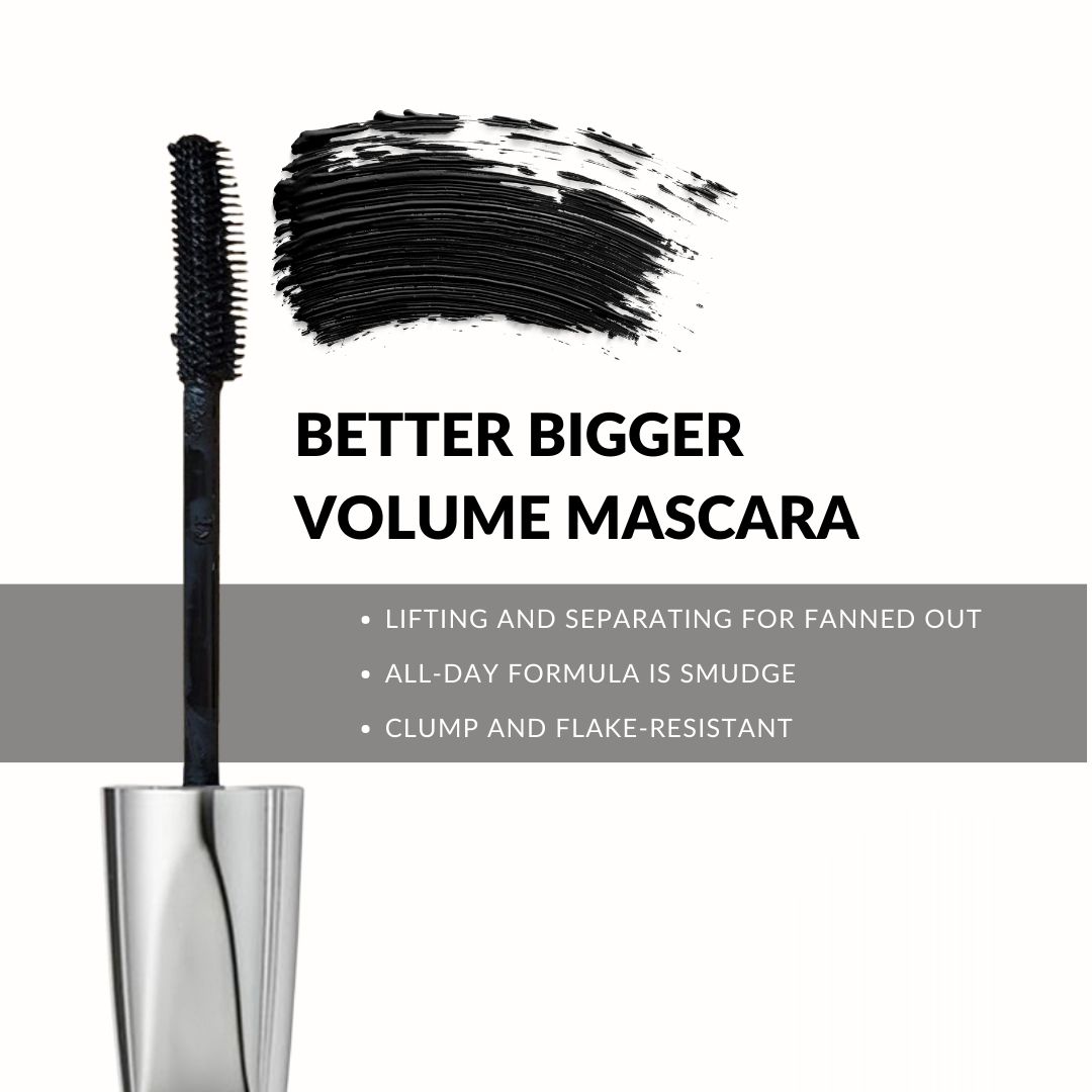 Mascara-Applikator mit schwarzer Bürste und Farbabstrich. Text: BETTER BIGGER VOLUME MASCARA.