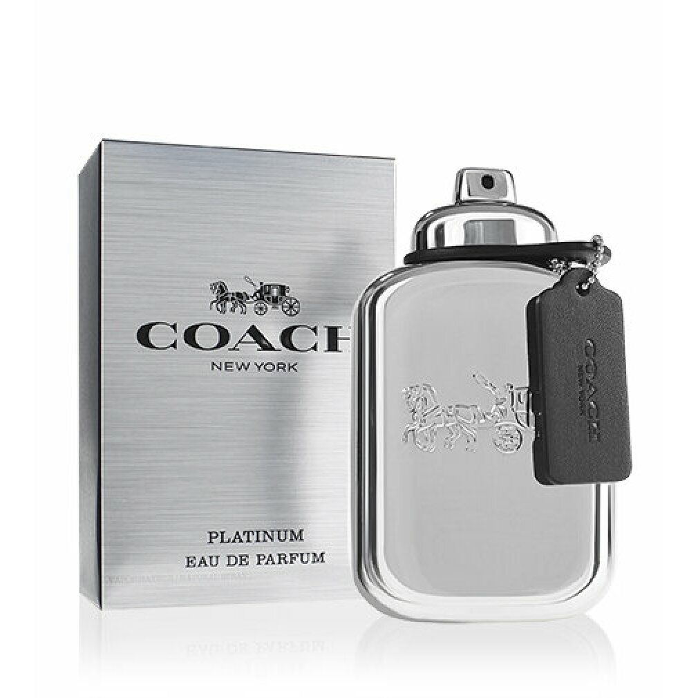 Silberne Flasche und Schachtel. Auf der Schachtel steht "COACH NEW YORK PLATINUM EAU DE PARFUM". Auf der Flasche ist ein Kutschen-Logo.