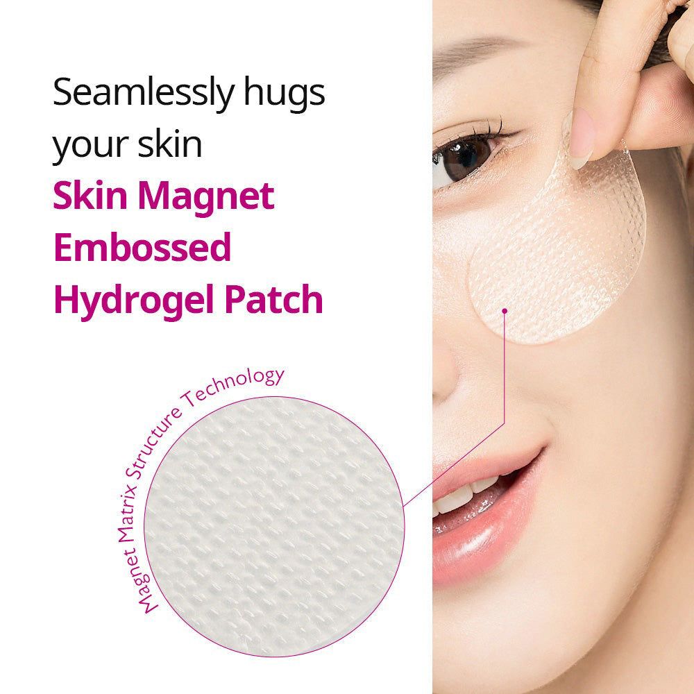 Eine Frau wendet ein geprägtes Hydrogel-Augenpad an, das sich der Haut anpasst.