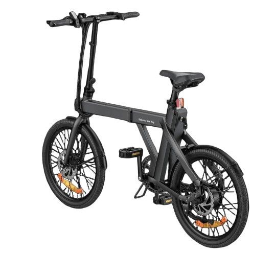 Faltbares E-Bike, schwarz. Sichtbare Merkmale: Lenker, Sattel, Pedale, Räder mit orangefarbenen Bremsscheiben. Auf hellem Hintergrund.
