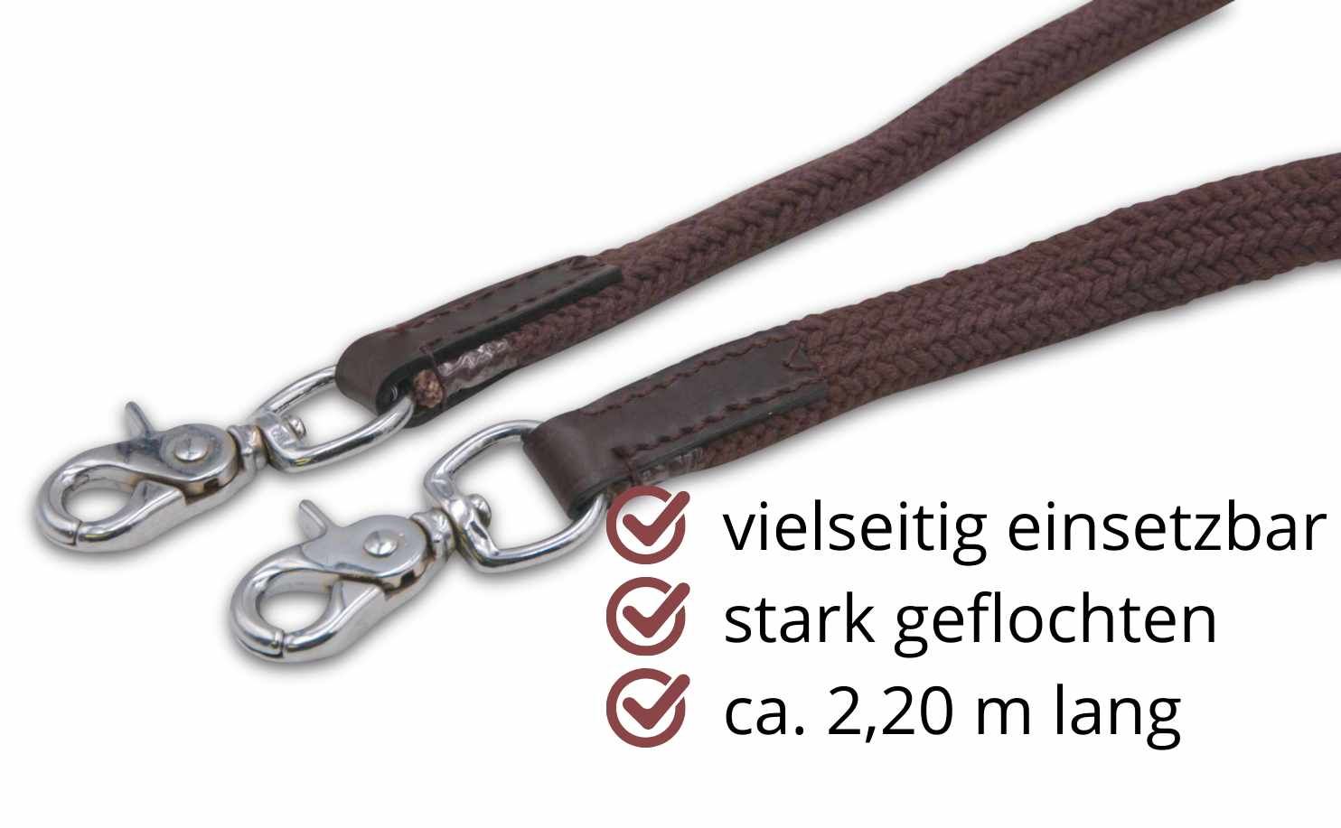 Nahaufnahme von braunen AMKA Westernzügel Split Reins. Geflochtenes Seil mit Karabinerhaken und Text.