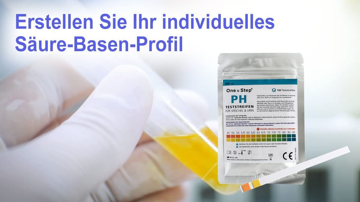Hand hält Reagenzglas mit Flüssigkeit und Teststreifen. Verpackung mit pH-Teststreifen. Aufschrift: One+Step pH. Einzelner Teststreifen daneben.