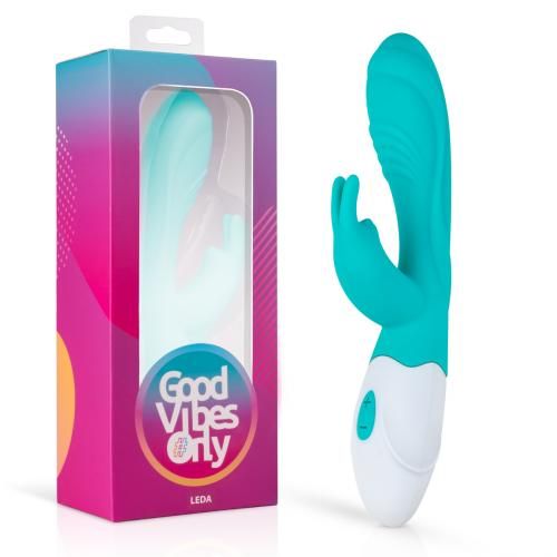 Türkis-weißes Wellness-Produkt in Verpackung. Aufschrift: Good Vibes Only, Leda.