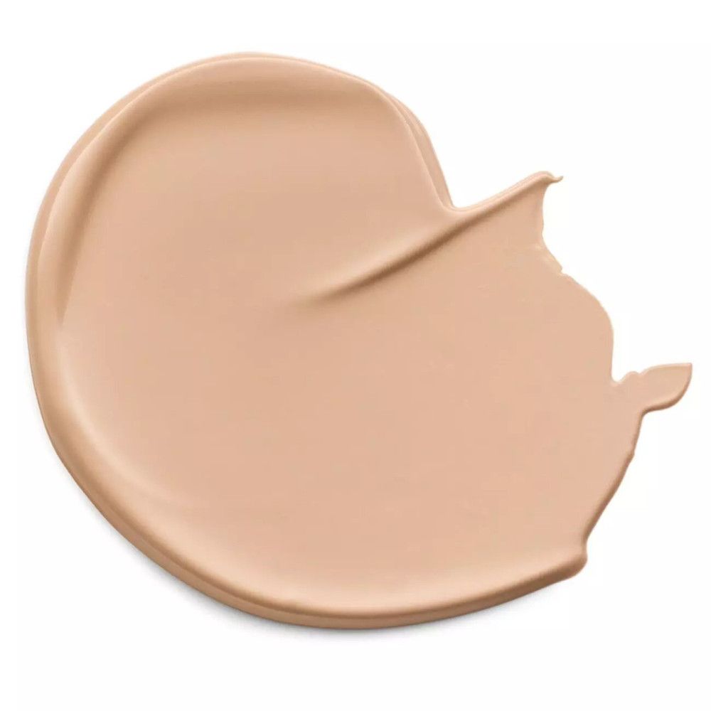 Hautfarbener Concealer-Swirl. Cremige Textur. Auf hellem Hintergrund. Keine Produktbezeichnung sichtbar.