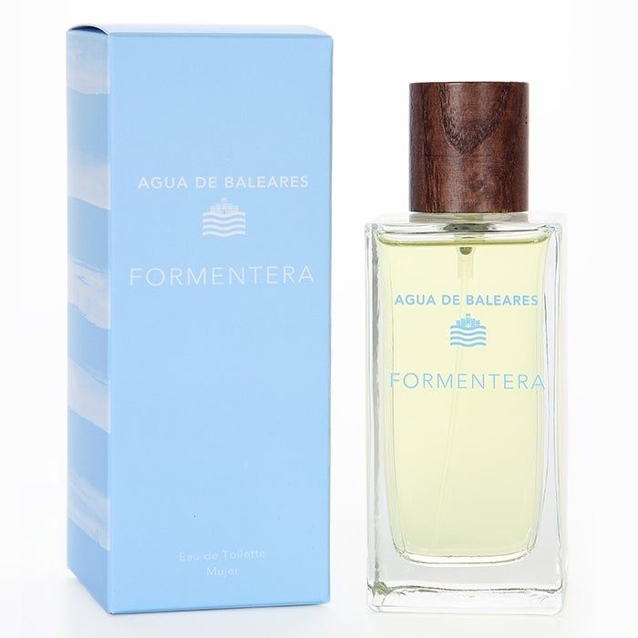 Hellblaues Parfum mit Holzdeckel und hellblauer Verpackung. Aufschrift: Agua de Baleares Formentera.