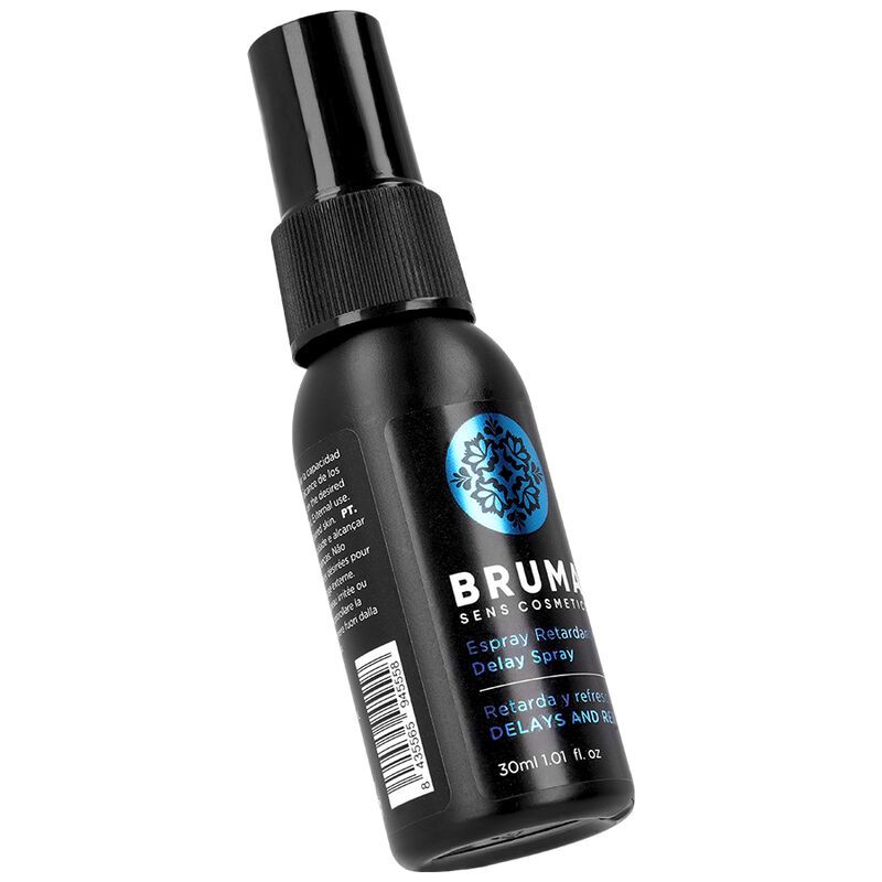 Schwarze Sprühflasche mit Produktname Bruma. Aufschrift: Espray Retardante, Delay Spray, Delays and refreshes. Flasche leicht schräg.