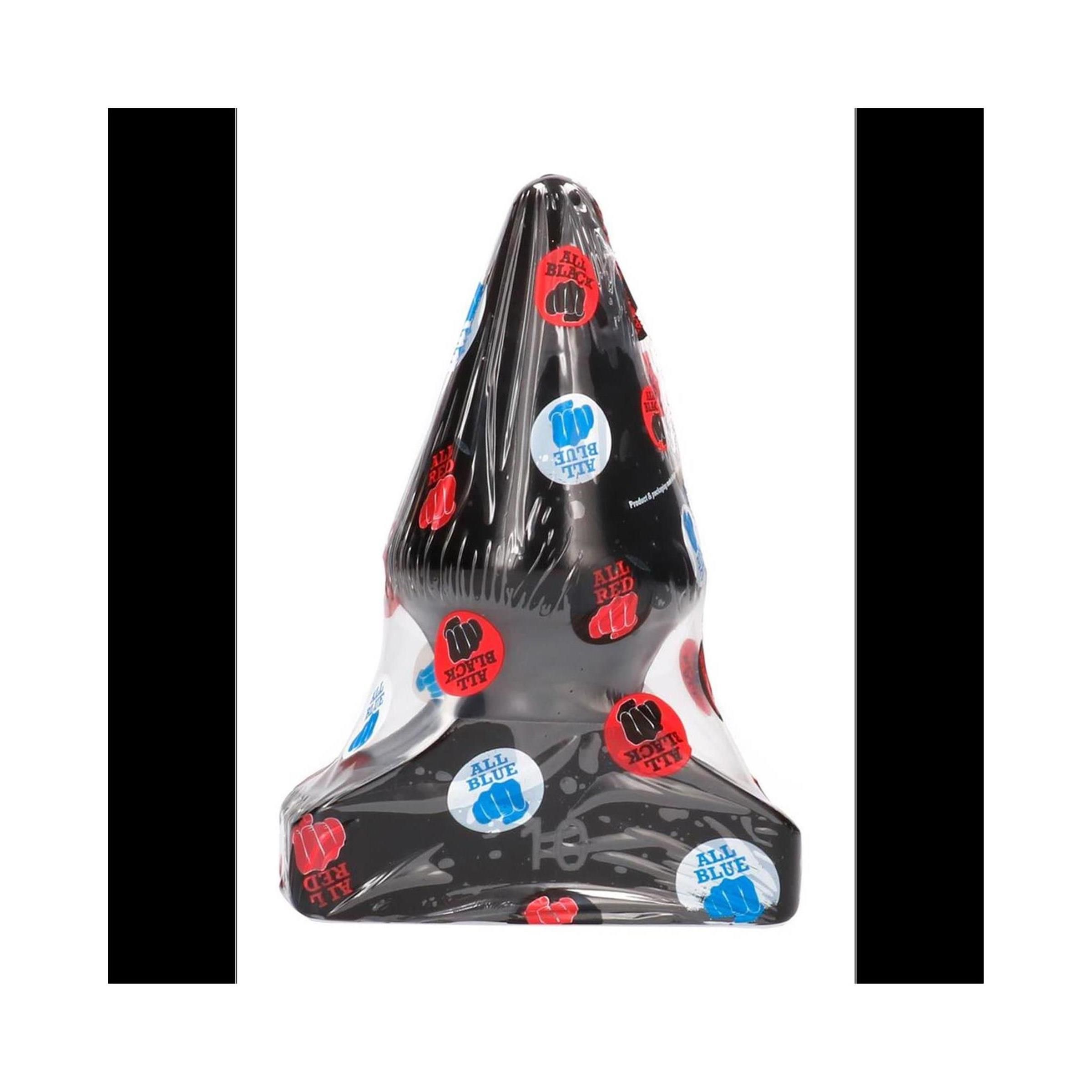 Schwarzer Analplug, in Folie verpackt. Aufkleber mit Schriftzug "ALL BLUE" und Faust-Symbol. Schwarzer Kegel mit breiter Basis.