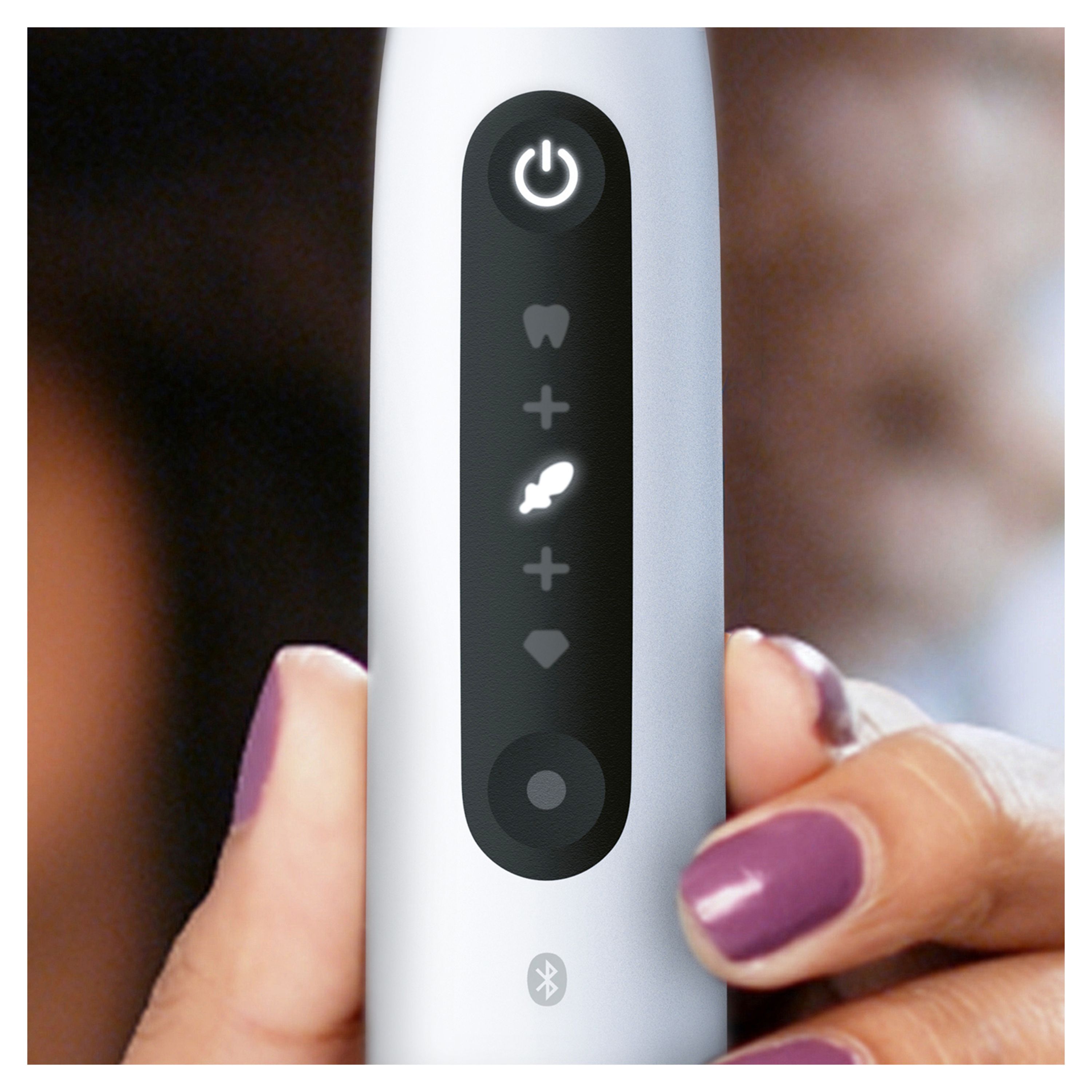 Oral-B - Elektrische Zahnbürste "iO Series 5 + Reiseetui" in Weiß