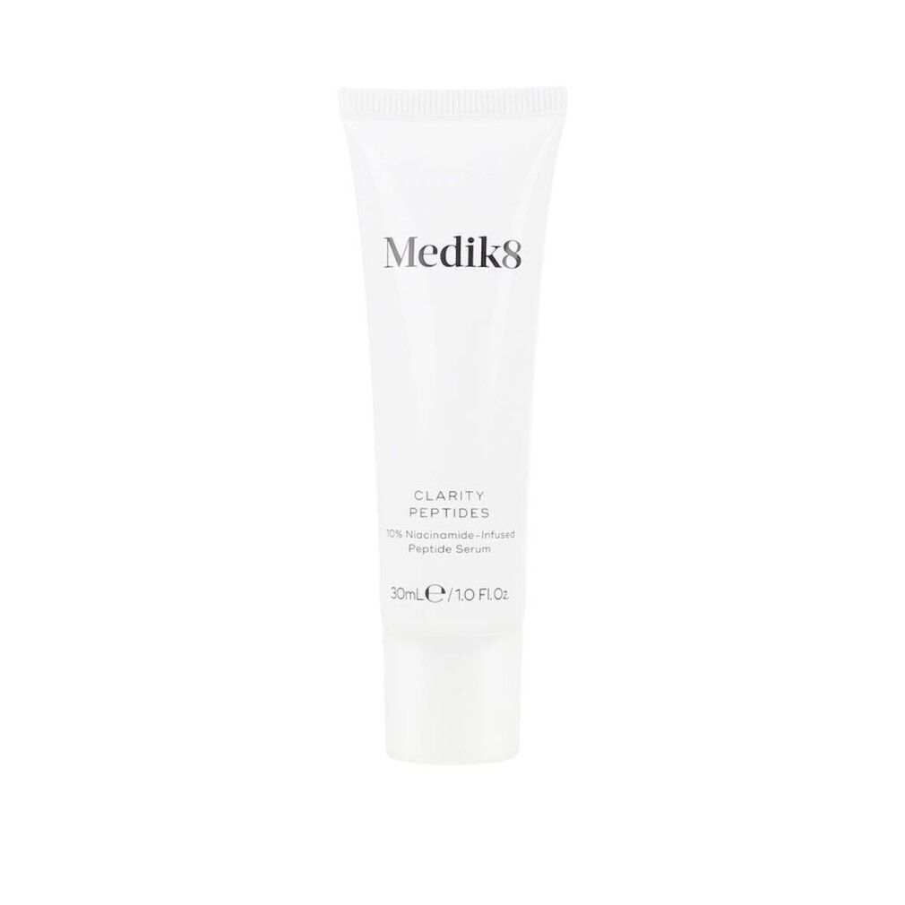 Weiße Tube mit Medik8-Logo und Klarheit Peptides-Aufdruck. Enthält 5% Niacinamid-infundiertes Peptid-Serum. 30ml.