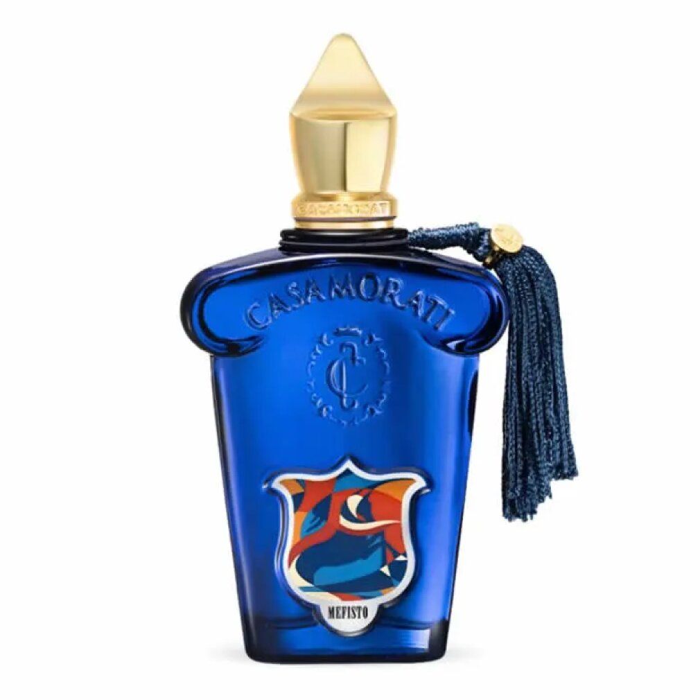Blauer Xerjoff Casamorati Mefisto Eau de Parfum Flakon mit abstraktem Etikett und Quaste.