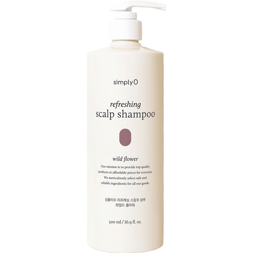 Weißes Shampoo mit Pumpverschluss. Aufschrift: simplyO, refreshing scalp shampoo, wild flower. Text in Koreanisch und 500 ml/16.9 fl. oz.