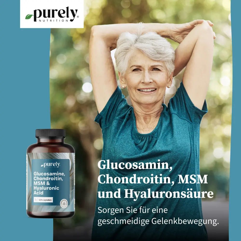 Ältere Frau dehnt sich. Neben ihr: Flasche mit Aufschrift: Purely, Glucosamin, Chondroitin, MSM & Hyaluronsäure. Text: geschmeidige Gelenkbewegung.