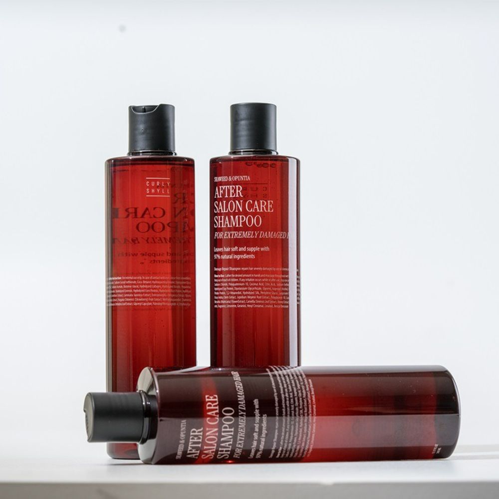 Drei braune Shampoo-Flaschen mit schwarzem Deckel. Aufschrift: After Salon Care Shampoo für extrem geschädigtes Haar.