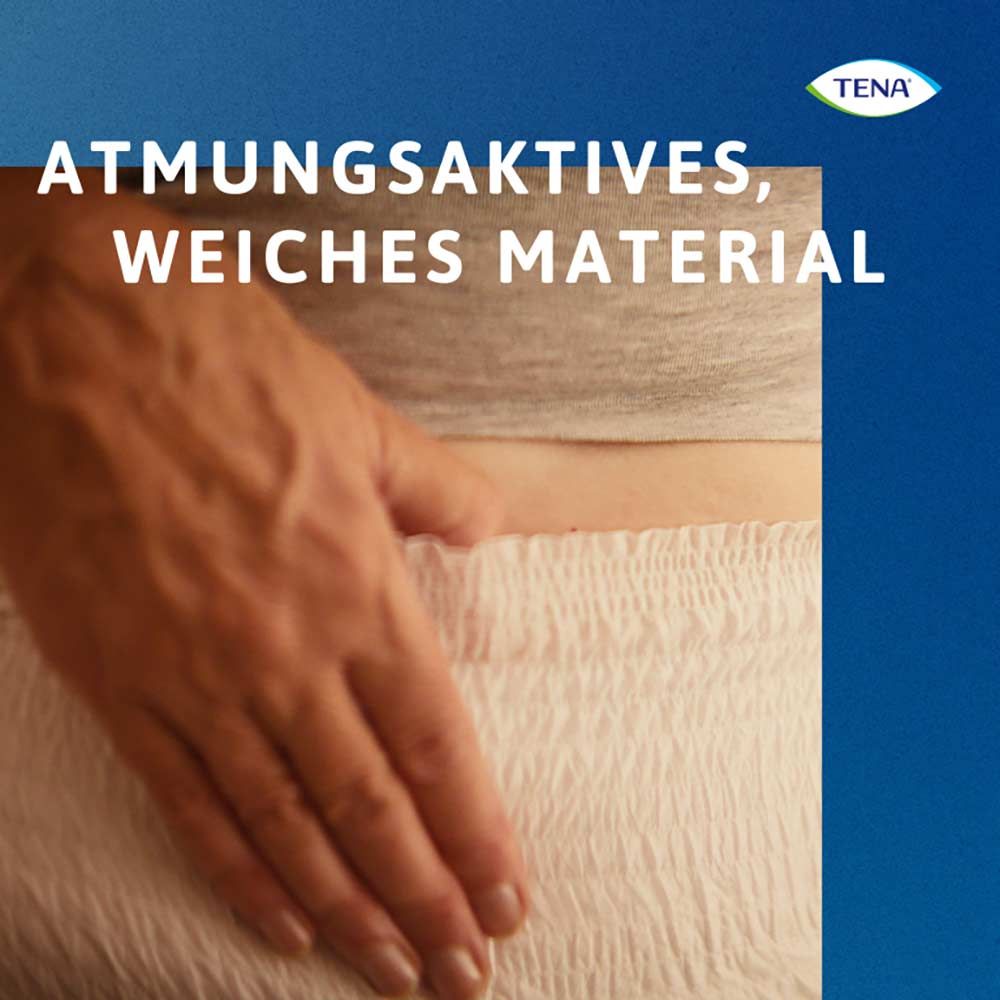 Nahaufnahme von TENA Pants. Hände berühren das Material. Text: Atmungsaktives, weiches Material.