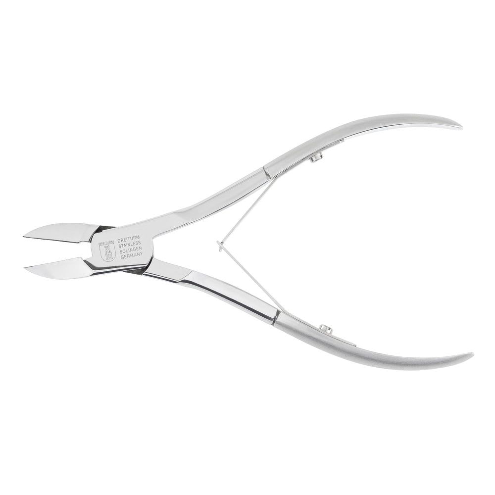Nagelzange aus Metall. Gebogene Griffe, doppelte Feder. Aufschrift: Solingen, Germany.