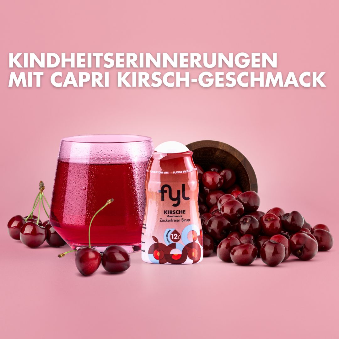 Glas Kirschgetränk, Flasche Kirschsirup, Kirschen. Text: Capri Kirsch-Geschmack, fyl, Zuckerfreier Sirup, 12 Portionen.