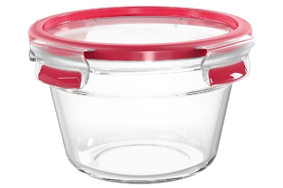 Runde, transparente Frischhaltedose mit rotem Deckel und Verschlüssen. Der Deckel hat einen roten Rand und transparente Mitte.