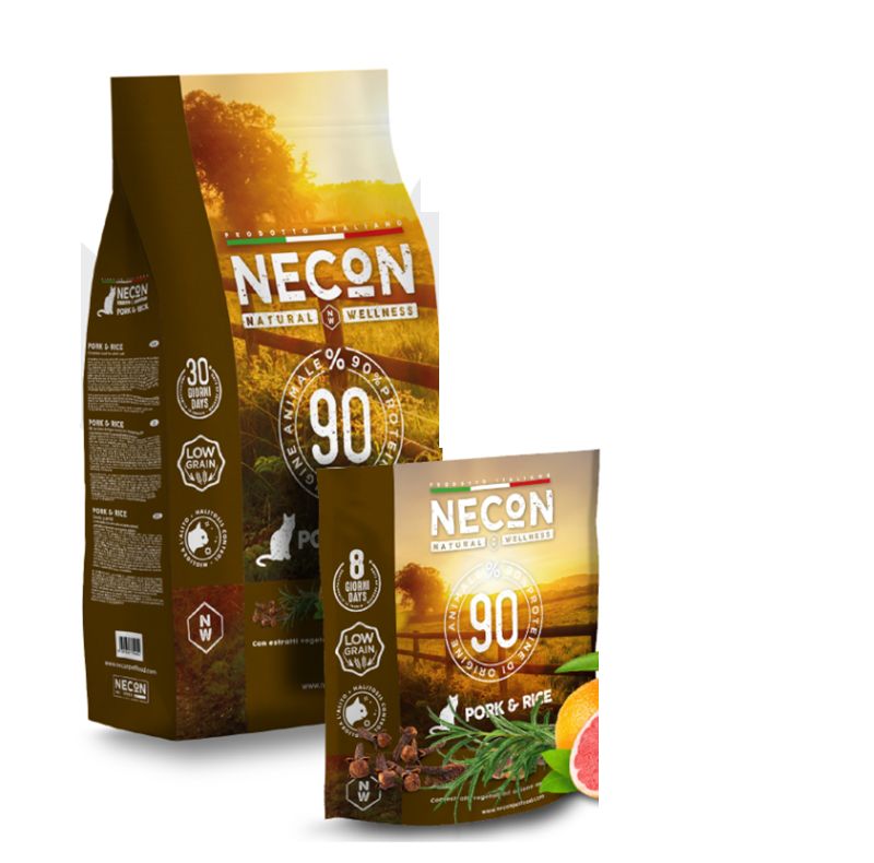Zwei Beutel Necon-Petfood NW Adult Pork and Rice. Aufschrift: 90% tierische Proteine, 30% Protein, 8 Getreidearten, Low Grain. Abbildung: Katze.