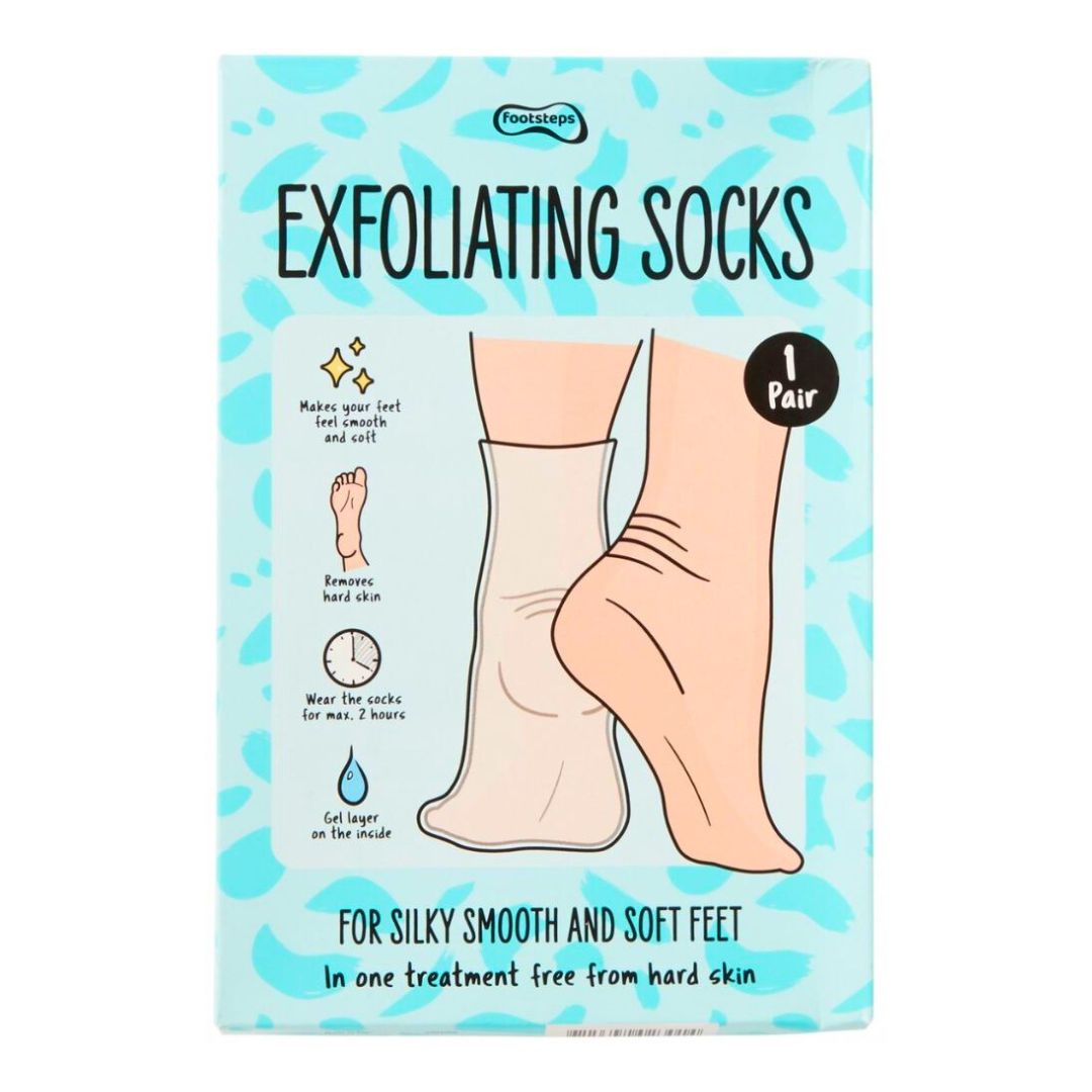 Verpackung mit Illustrationen von Füßen und Socken. Text: "Exfoliating Socks", "1 Pair".