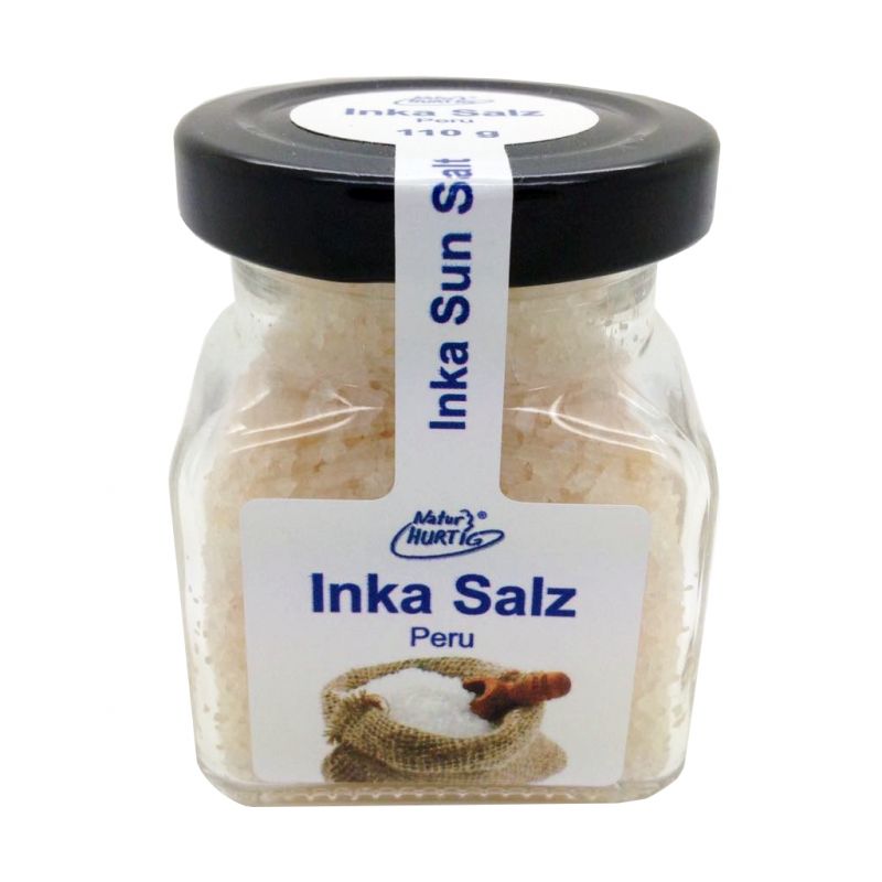 Glas mit Inka Salz. Schwarzer Deckel, weißes Etikett mit Schriftzug "Inka Sun Salt". Aufkleber mit "Natur Hurtig" und "Inka Salz Peru".