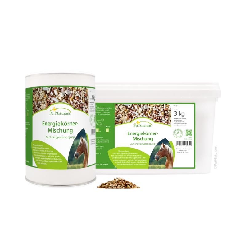 Zwei Behälter: Dose und rechteckige Box. Etiketten: PerNaturam Energiekörner-Mischung. Grün-weißes Design, Produktabbildung, Text. Körnerhaufen.