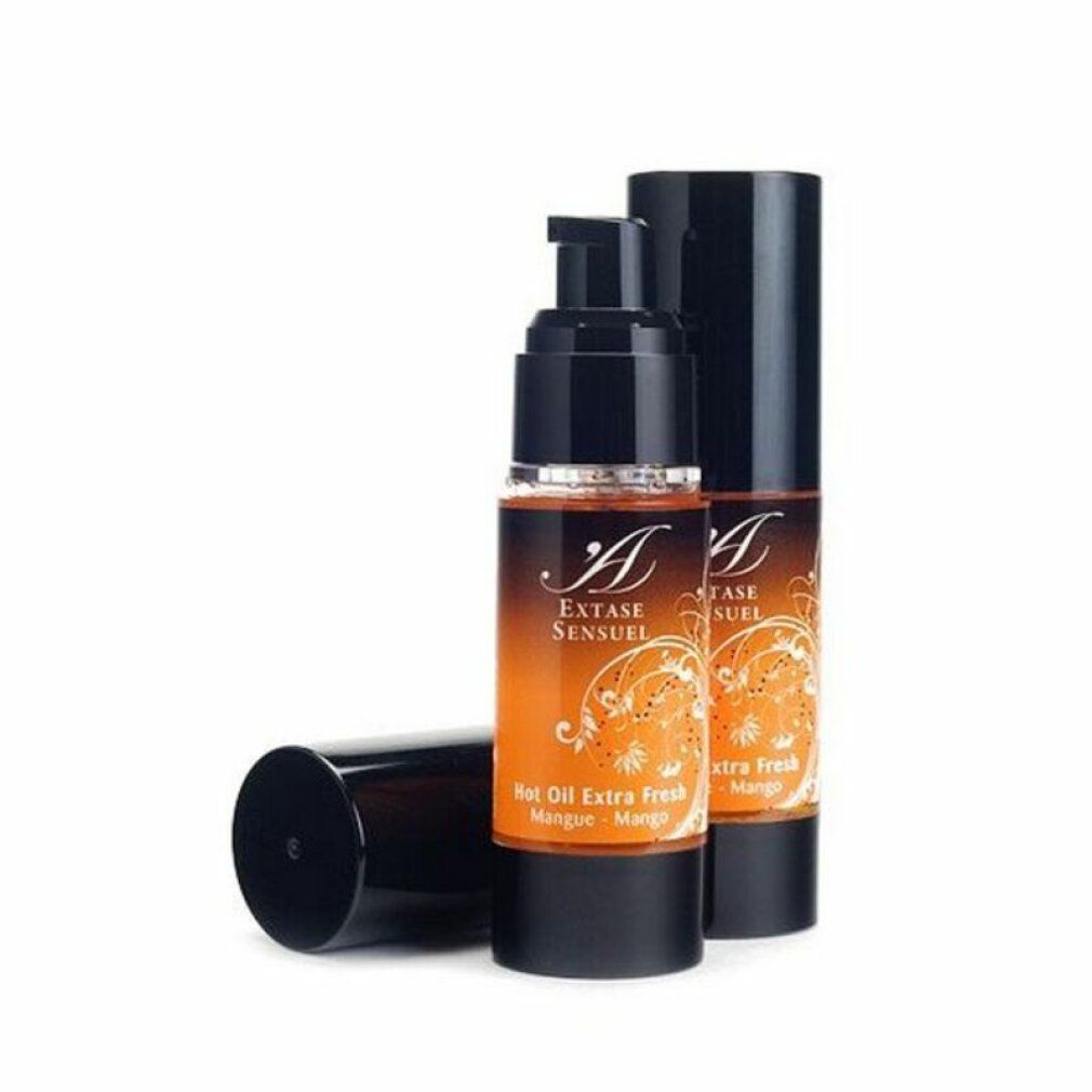 Zwei Flaschen mit brauner Flüssigkeit. Etikett "EXTASE SENSUEL", "Hot Oil Extra Fresh Mango". Schwarze Kappen. Eine Flasche mit Pumpe.