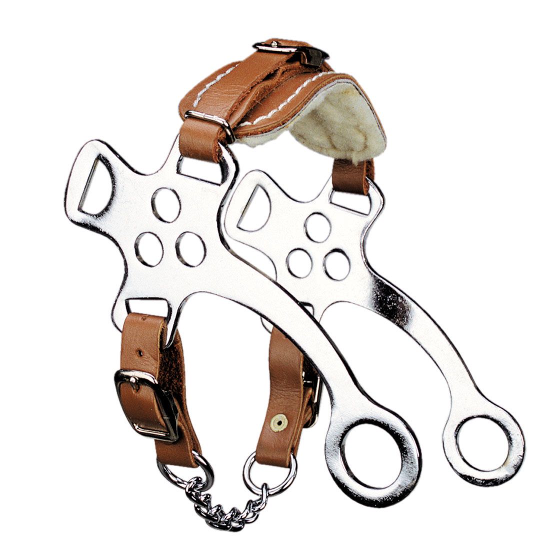 Hackamore mit Kunstfell unterlegt. Metall, Leder und Kunstfell. Braunes Leder, silberfarbenes Metall. Kurze Anzüge.