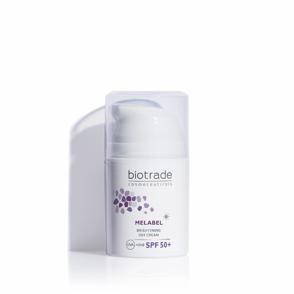 Weiße Creme-Flasche mit transparentem Deckel. Aufschrift: Biotrade, Melabel, Brightening Day Cream, SPF 50+.