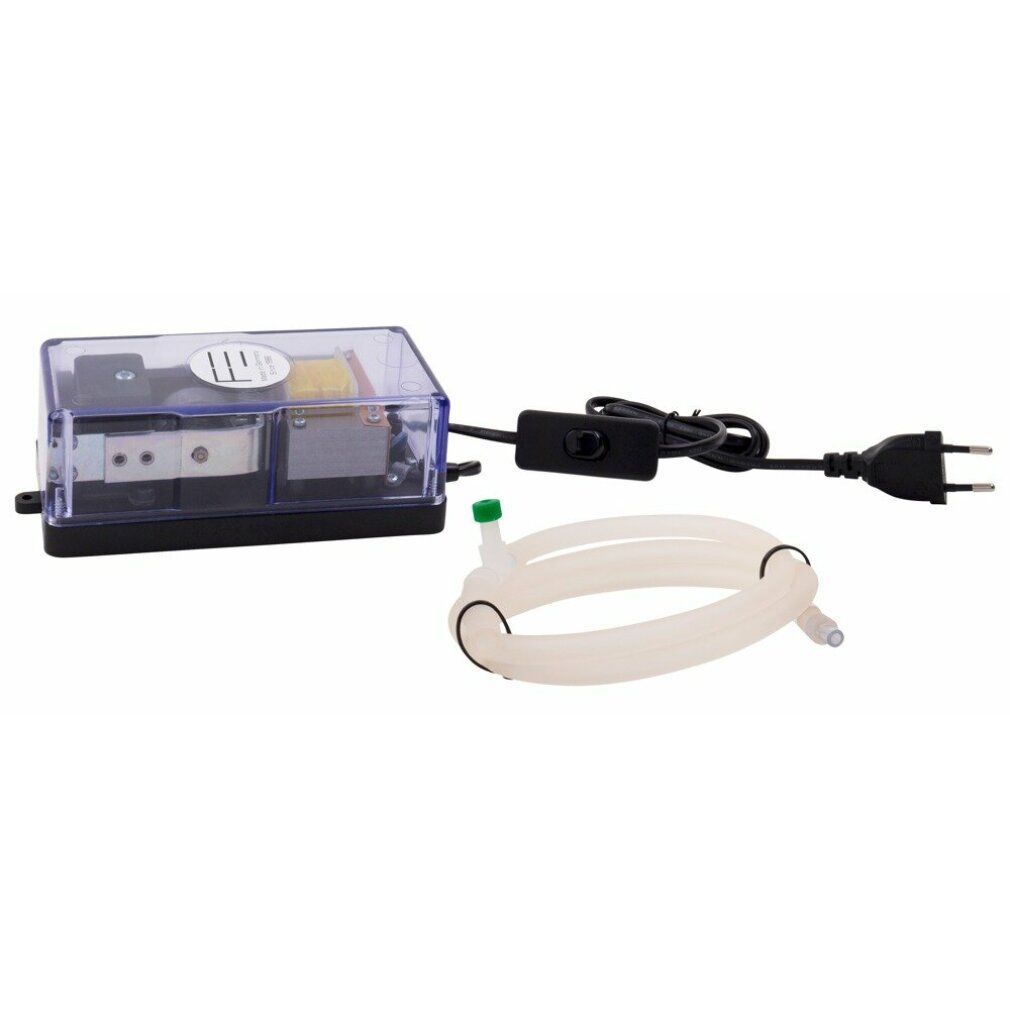 Elektropumpe mit transparentem Gehäuse, Schlauch und Netzstecker. Schwarzer Ein-/Ausschalter. Grüner Anschluss am Schlauch.