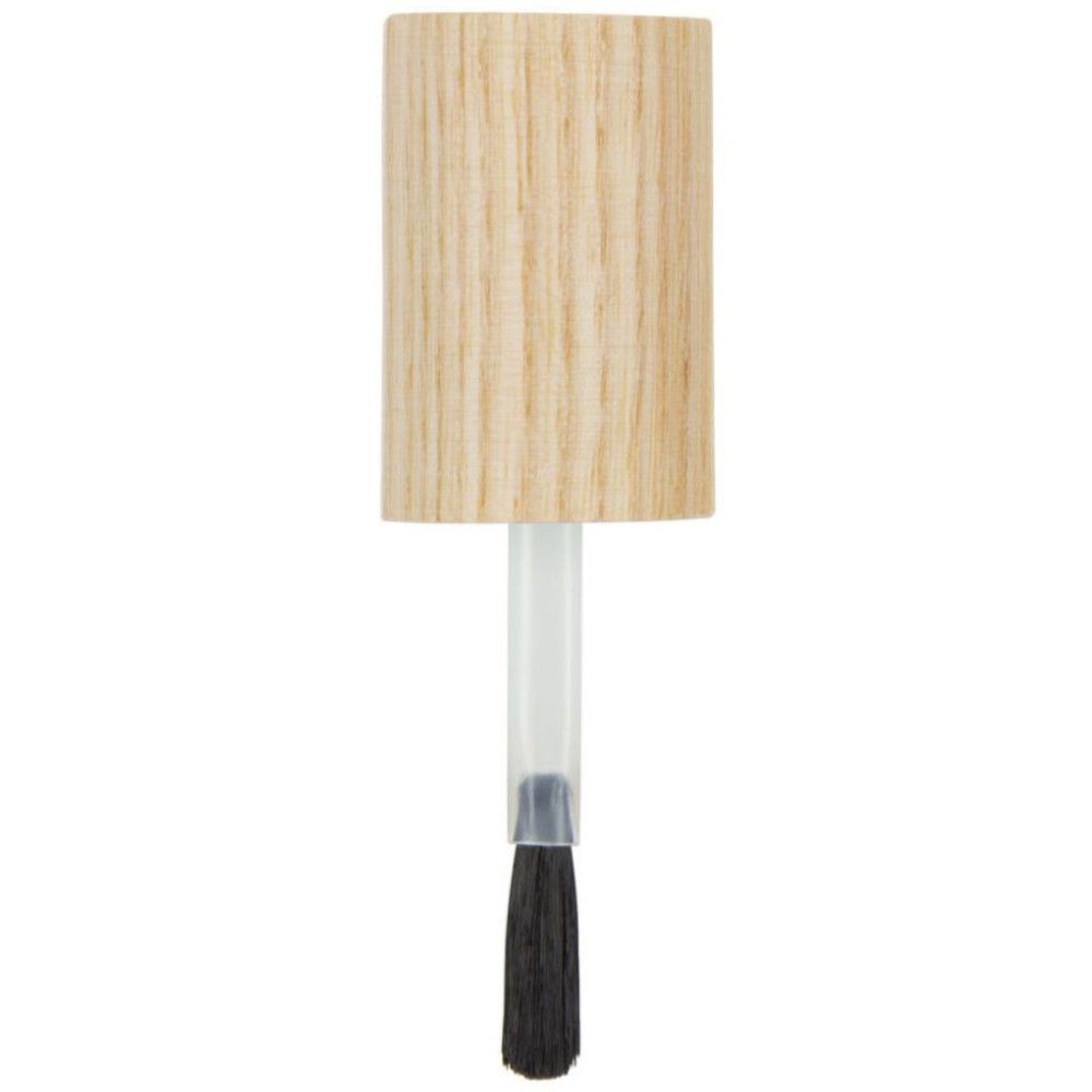 Pinsel für Nagellack. Holzgriff, transparente Hülse, schwarze Borsten.