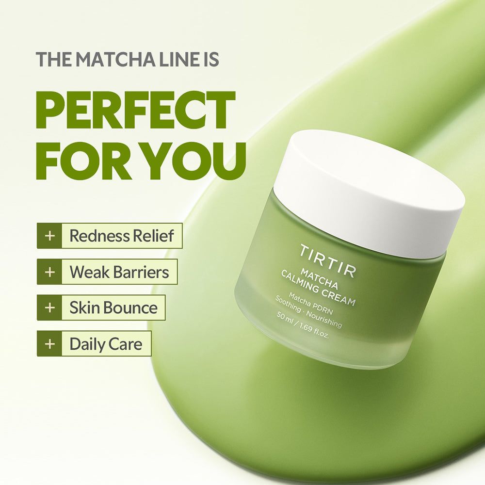 Grüne Creme in einem Tiegel. Text: TIRTIR Matcha Calming Cream. Auf grünem Untergrund. Enthält Text über Vorteile wie Reduzierung von Rötungen.