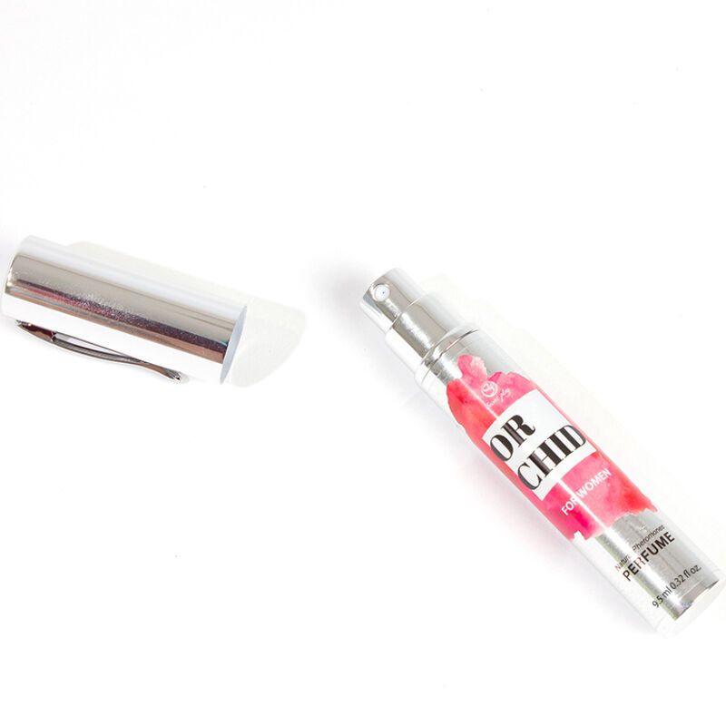 Zylindrische Flasche mit "ORCHID FOR WOMEN"-Aufdruck. Daneben liegt die silberne Kappe.