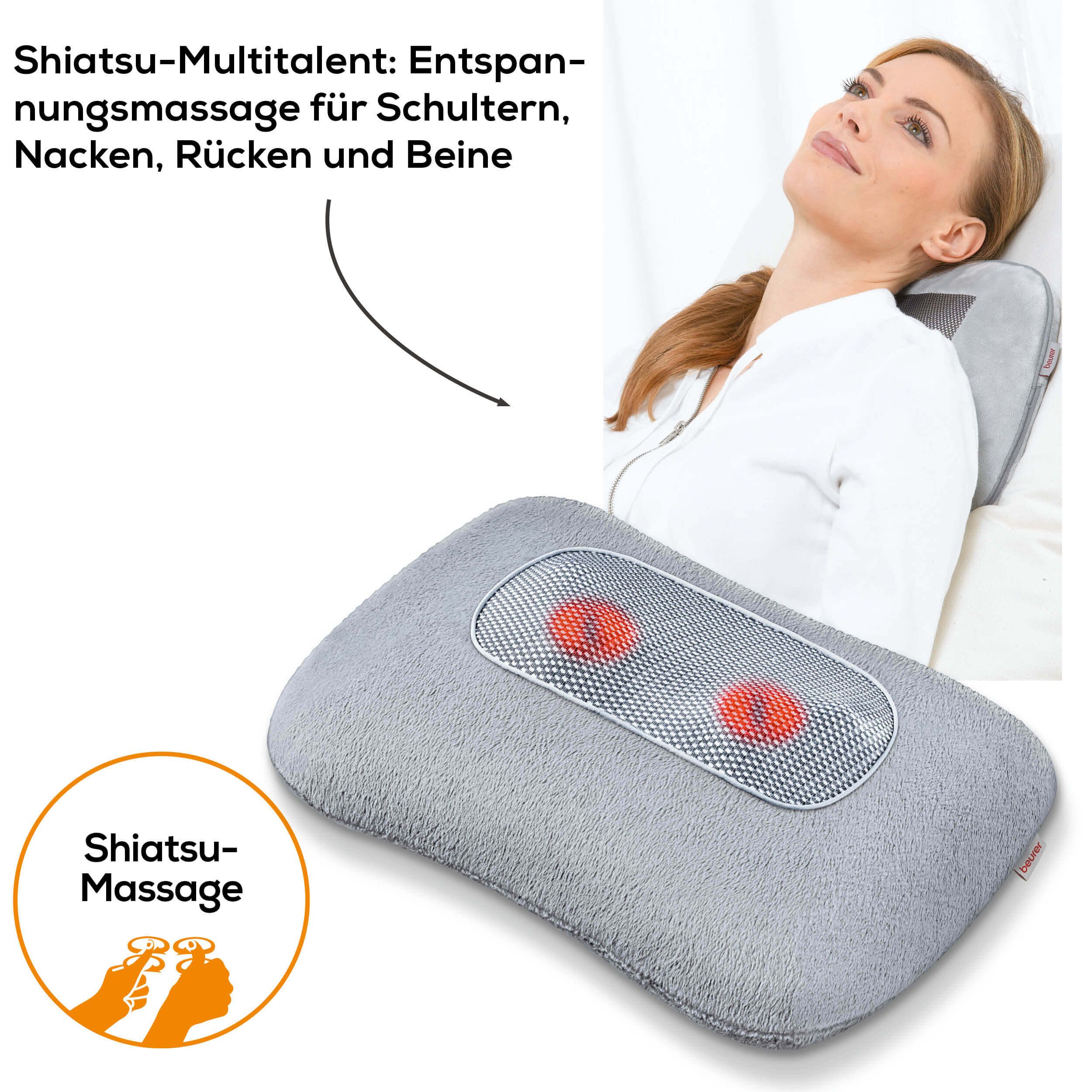 Graues Shiatsu-Massagekissen, verwendet von einer Frau. Massagekissen am Nacken. Aufkleber: Shiatsu-Massage.