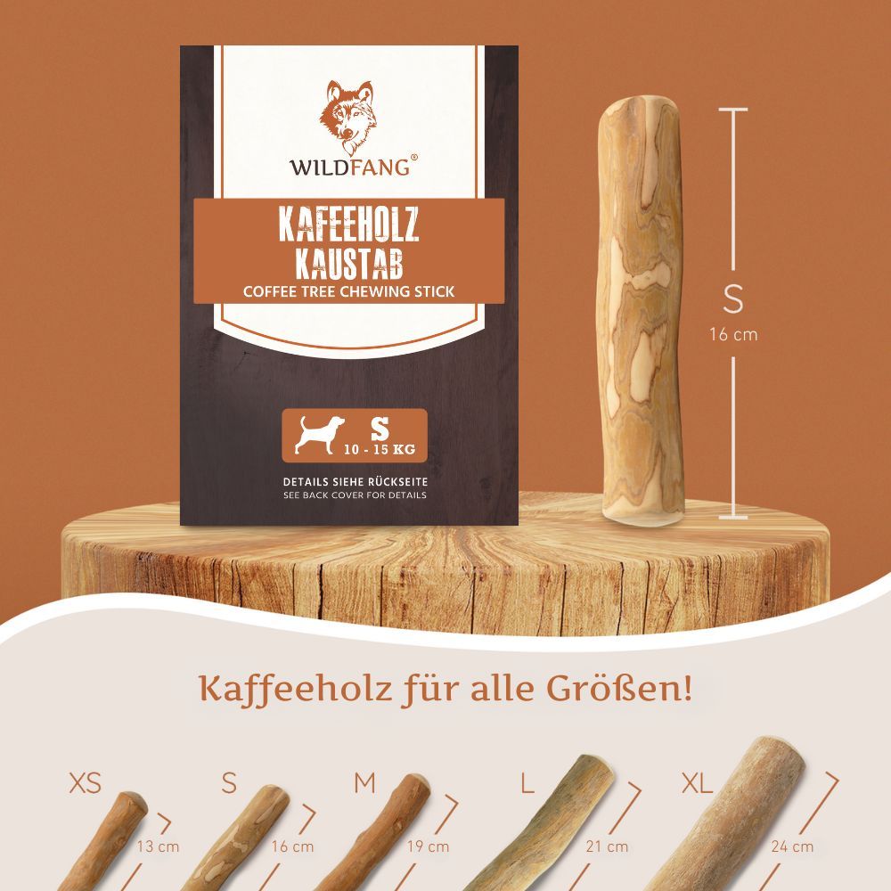 Kaffeeholz-Kaustab, Größe S, 16 cm. Verpackung mit Produktname und Logo. Auf Holzpodest platziert.