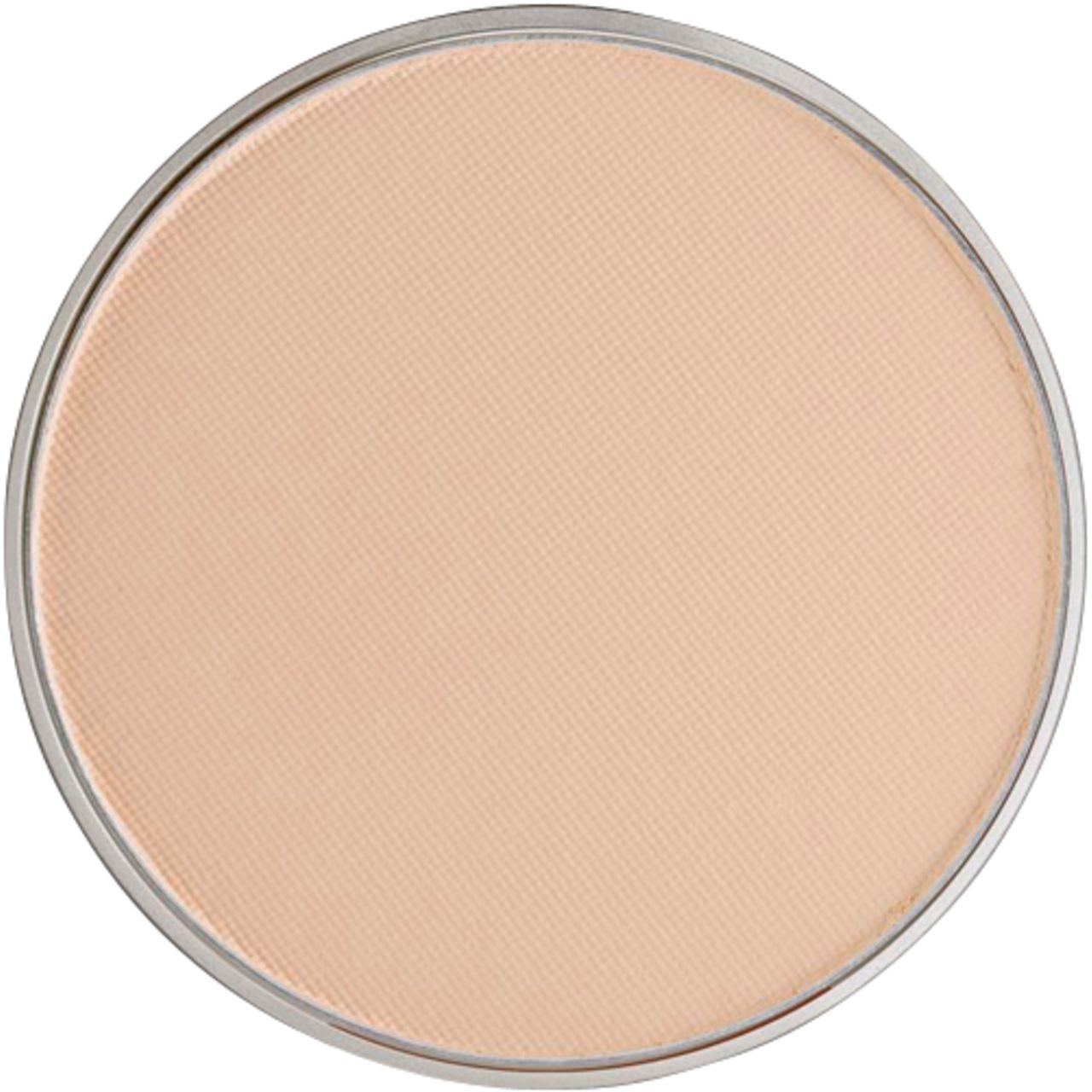 Runder, heller Kompaktpuder-Refill mit silberfarbenem Rand. Der Puder hat eine helle, beige Farbe.