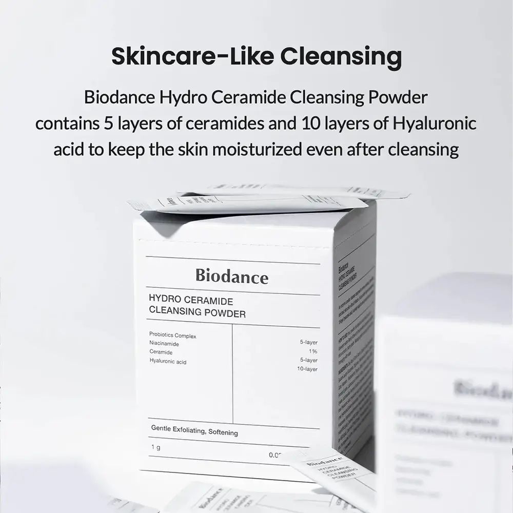 Verpackung und Einzelbeutel des BIODANCE Hydro Ceramide Cleansing Powder. Text: Skincare-ähnliche Reinigung. Inhaltsstoffe.