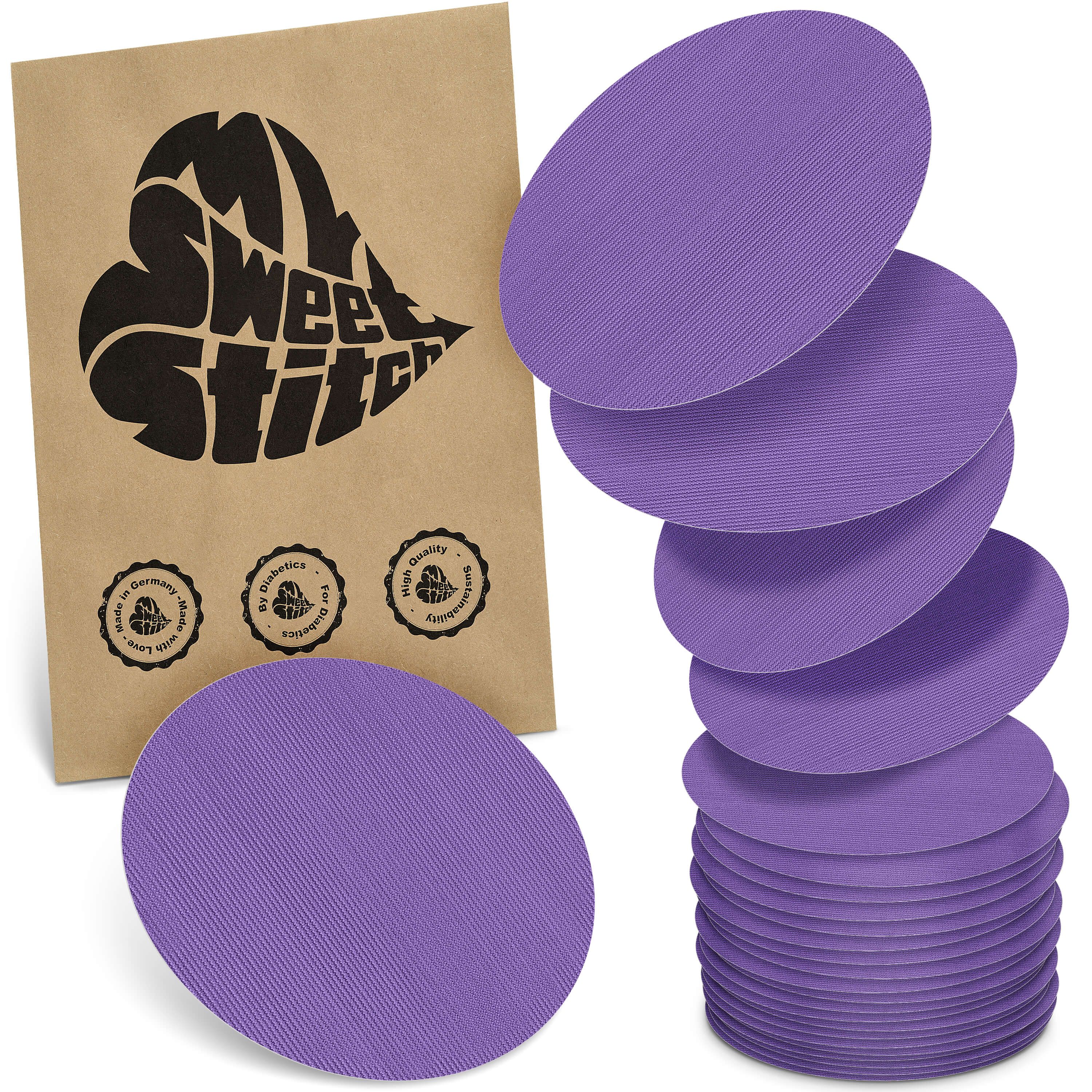 Packung mit lilafarbenen, ovalen Pflastern. Auf der Verpackung steht "MySweetStitch". Mehrere Pflaster sind gestapelt.