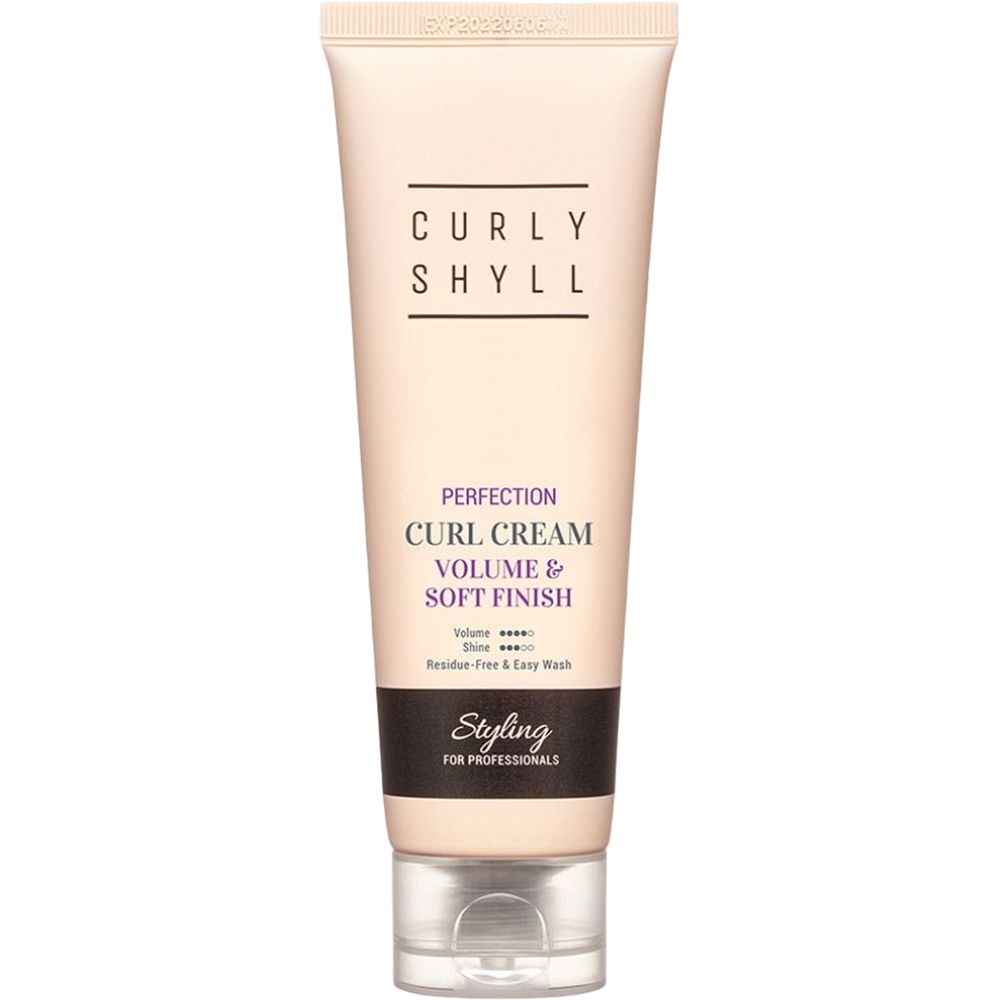 Creme-Tube mit Produktnamen und -details. Text: CURLY SHYLL, Perfection Curl Cream, Volume & Soft Finish. Schwarzer Streifen mit Styling-Logo.