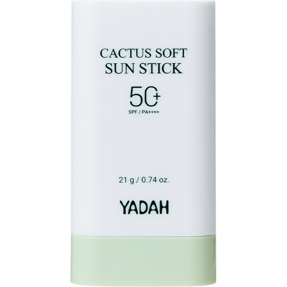Ein weißer Sonnenschutzstift mit grüner Unterseite. Auf dem Stift steht 'CACTUS SOFT SUN STICK 50' und 'YADAH'.