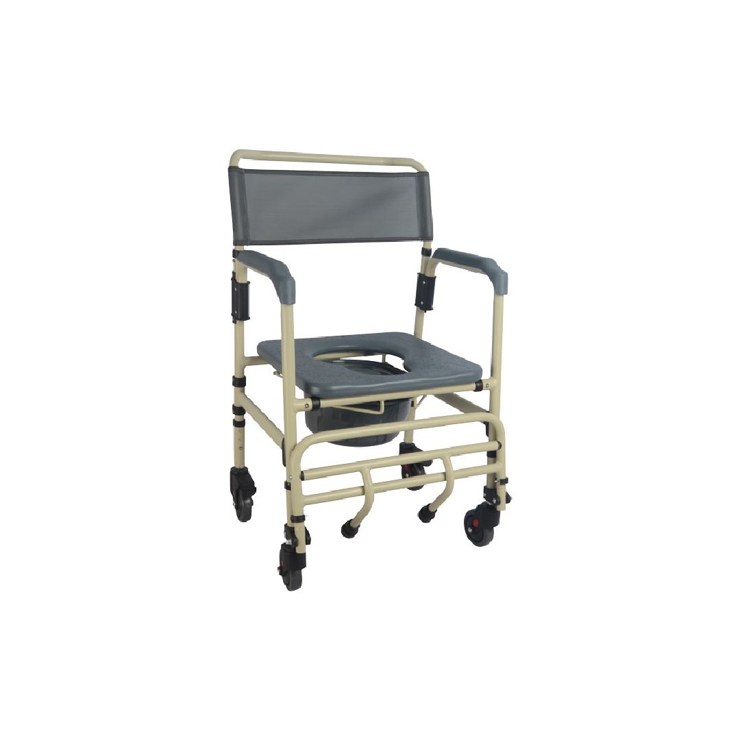 Toilettenstuhl mit Armlehnen, Rückenlehne und vier Rädern. Beige-graue Farbgebung. Sitz mit Öffnung.