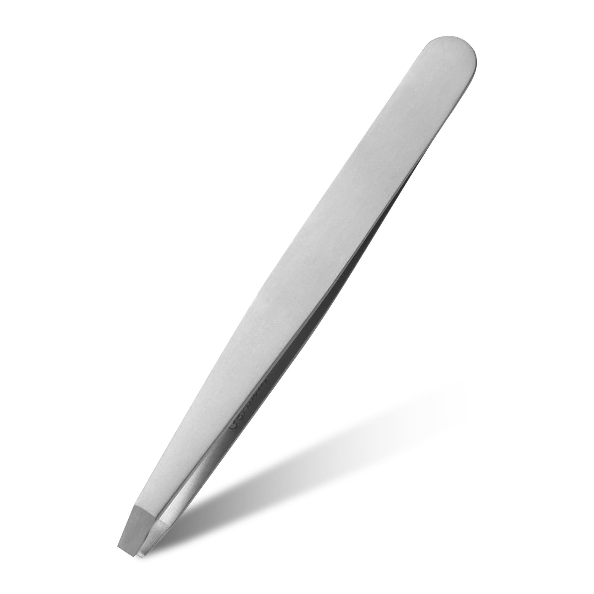 Gewinkelte Pinzette aus Metall. Schmale, flache Form mit abgerundetem Ende. Spitze, abgeschrägte Greiffläche.