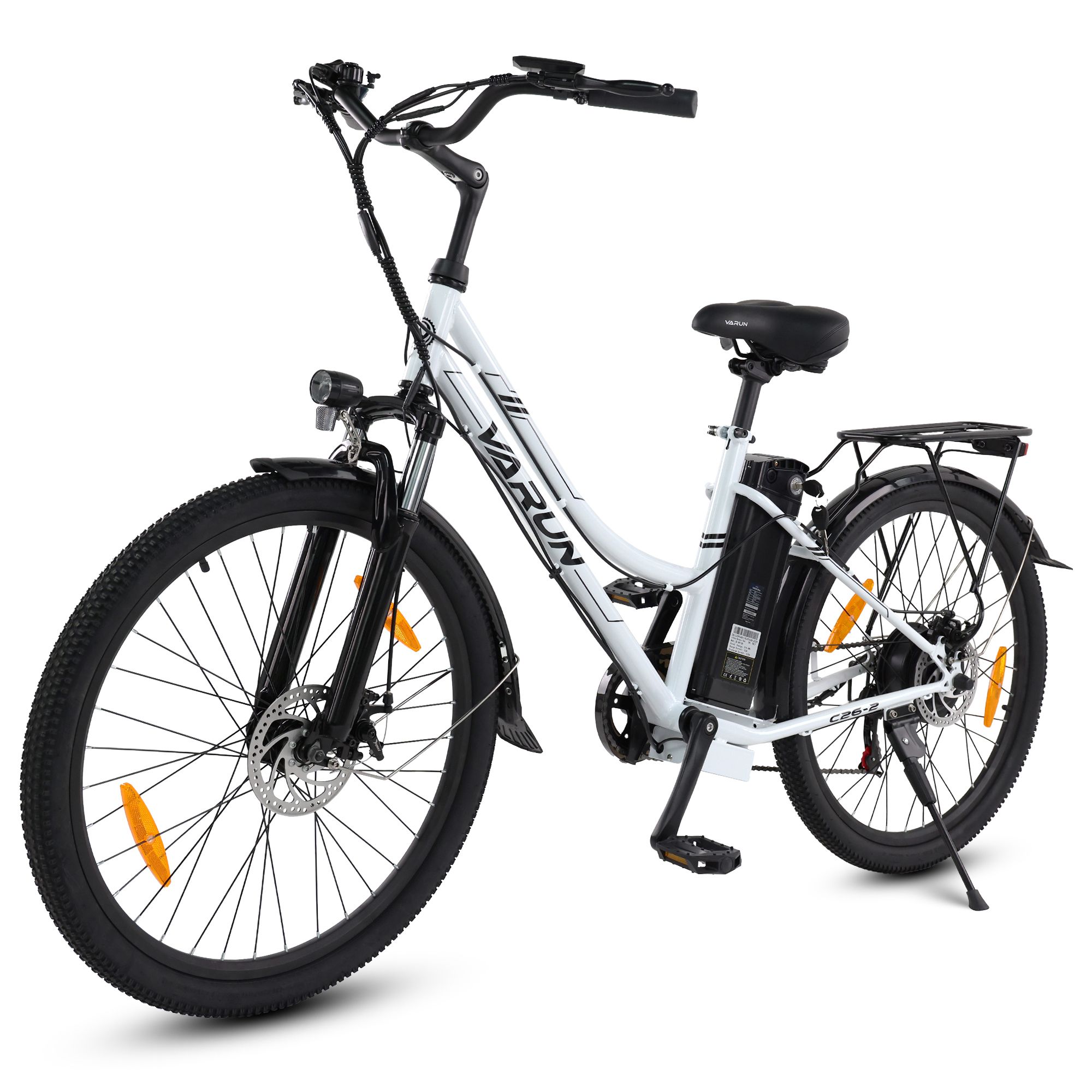 Weißes E-Bike VARUN C26-2. Schwarze Reifen, Gepäckträger, Scheinwerfer und Rücklicht. Akku am Rahmen.