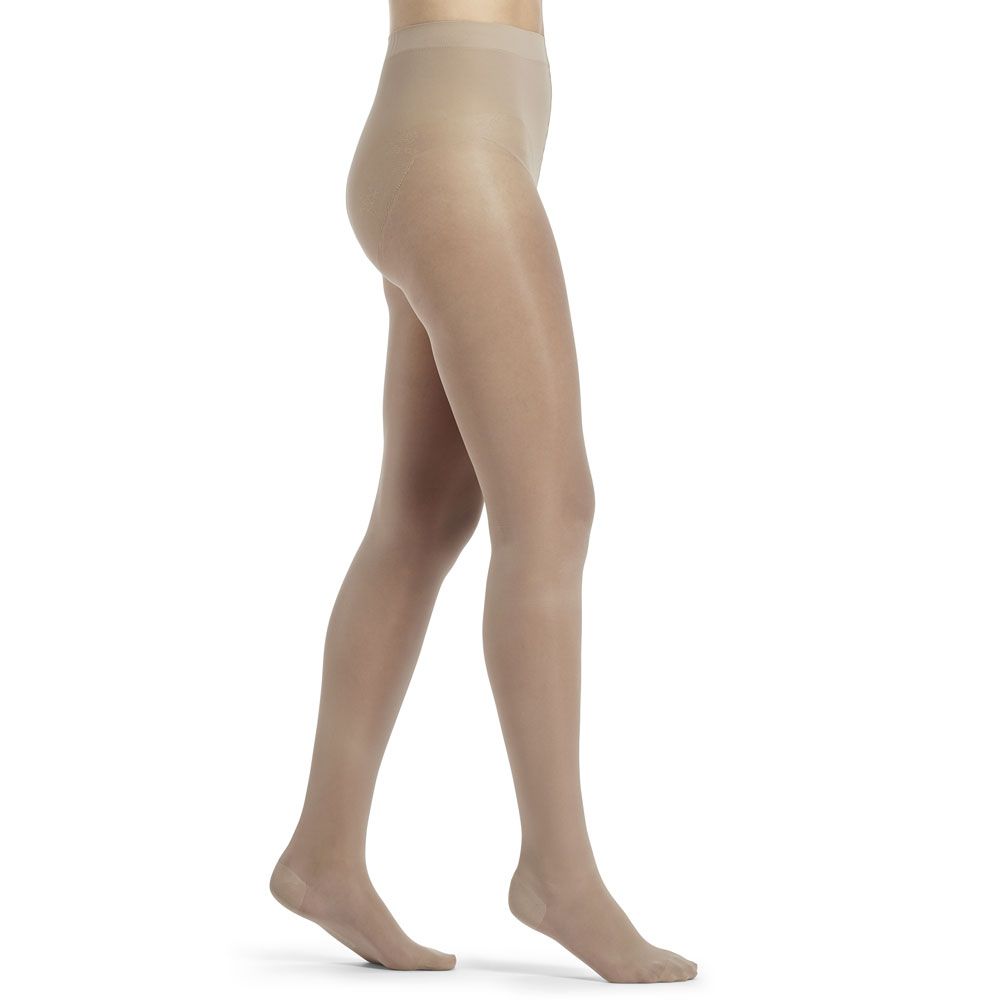 Hautfarbene Kompressionsstrumpfhose. Blick von der Seite, die Beine sind sichtbar.