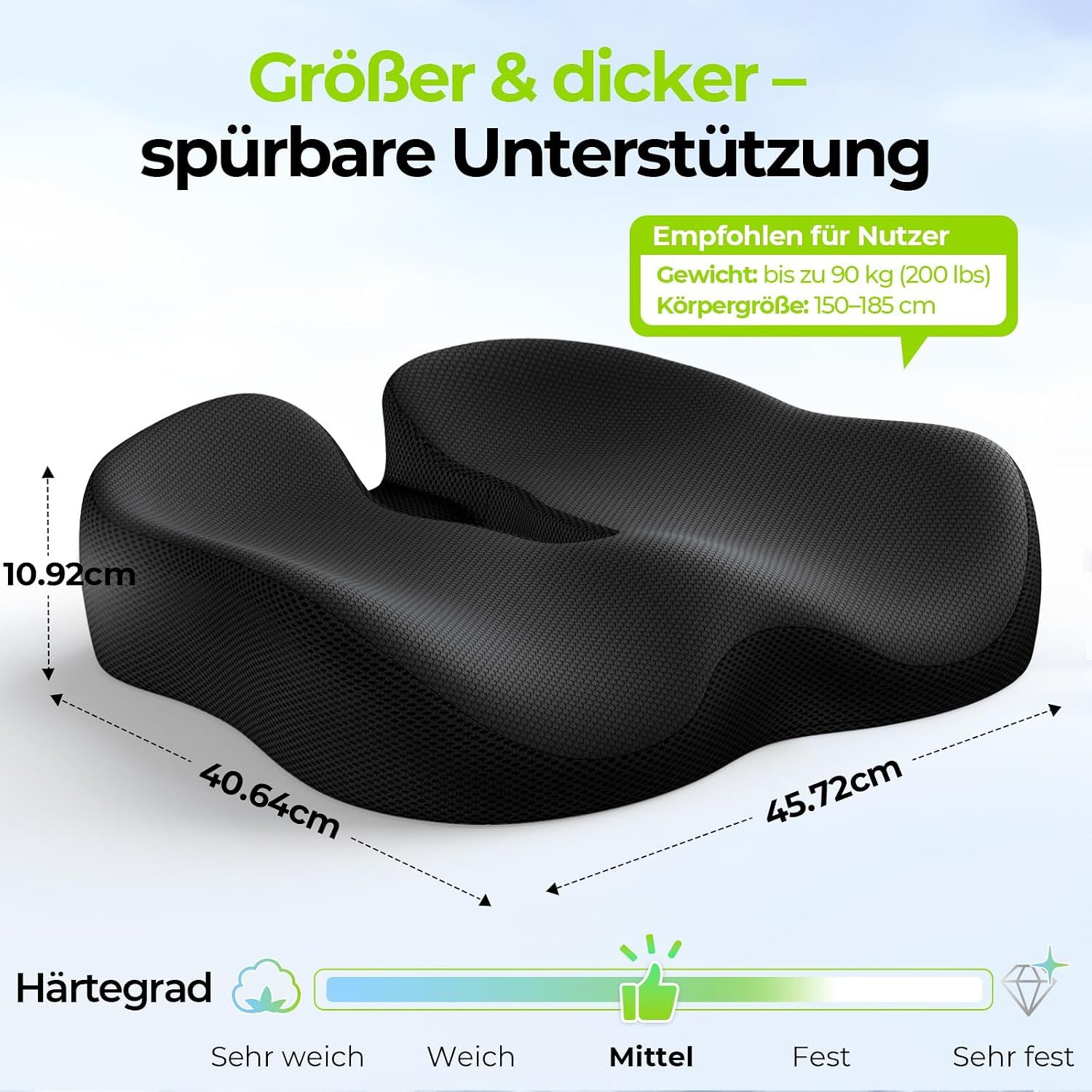 Schwarzes Sitzkissen mit ergonomischer Form, Maße 40,64 x 45,72 x 10,92 cm.