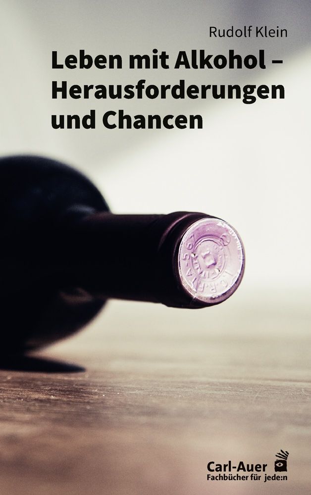 Buchcover: "Leben mit Alkohol - Herausforderungen und Chancen" von Rudolf Klein. Verlag Carl-Auer. Flaschenhals im Vordergrund.