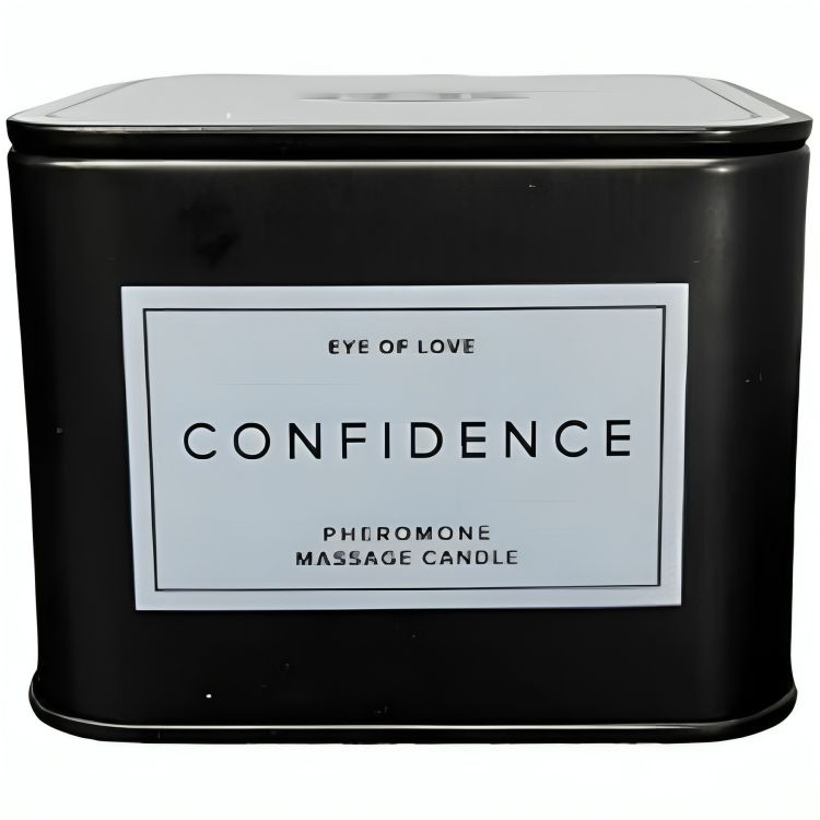 Schwarze, quadratische Dose mit geschlossenem Deckel. Aufschrift: CONFIDENCE, Pheromone Massage Candle. Weißes Etikett.